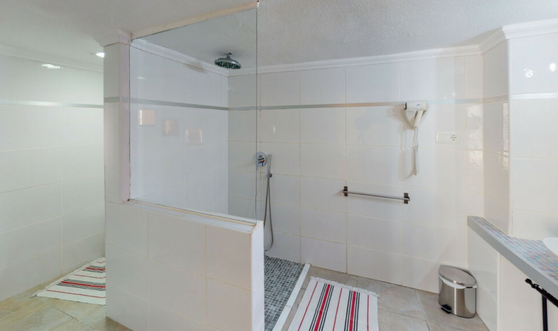 Resale - House -
Arenas