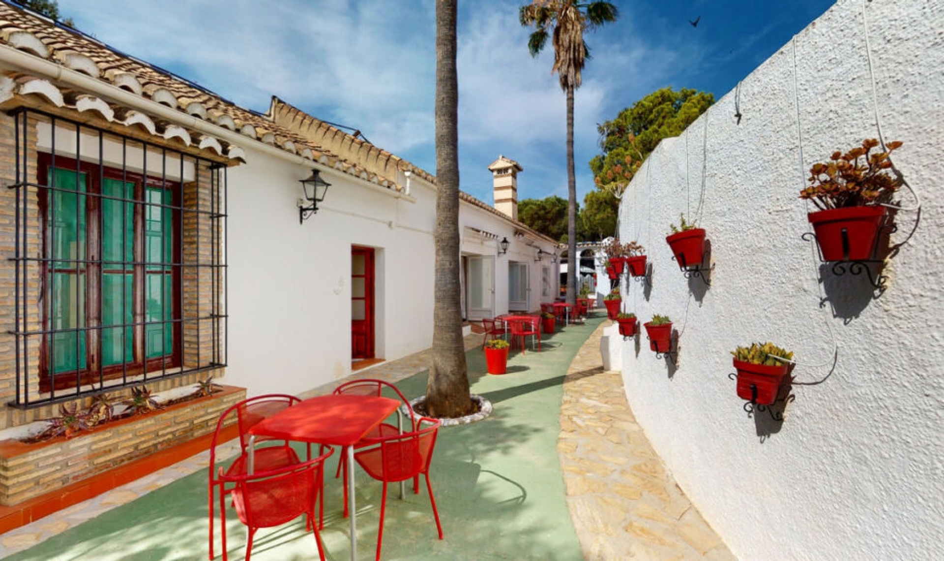 Resale - House -
Arenas