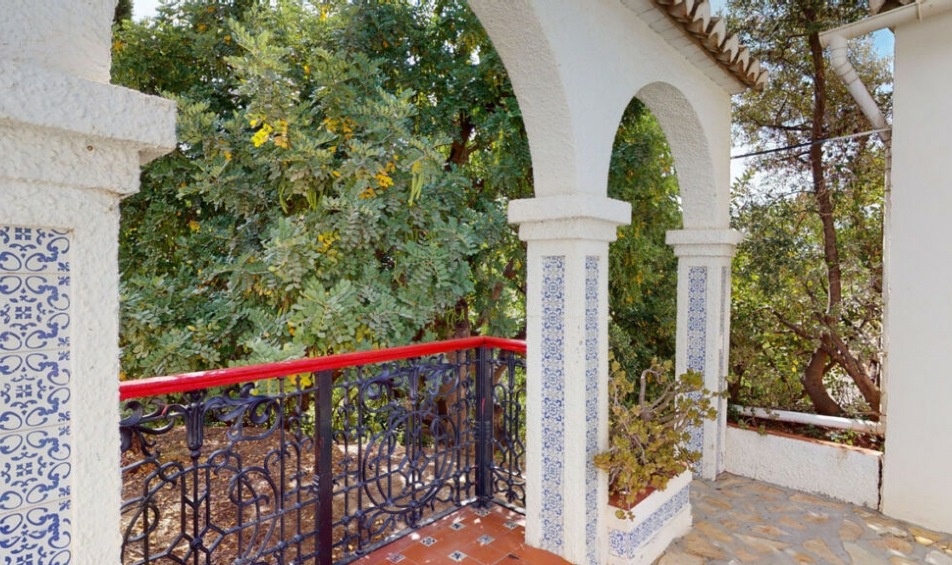 Resale - House -
Arenas