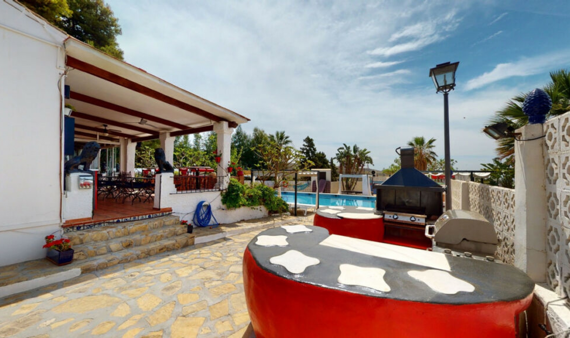 Resale - House -
Arenas