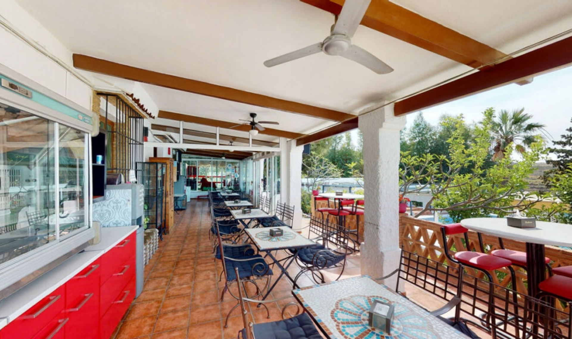 Resale - House -
Arenas