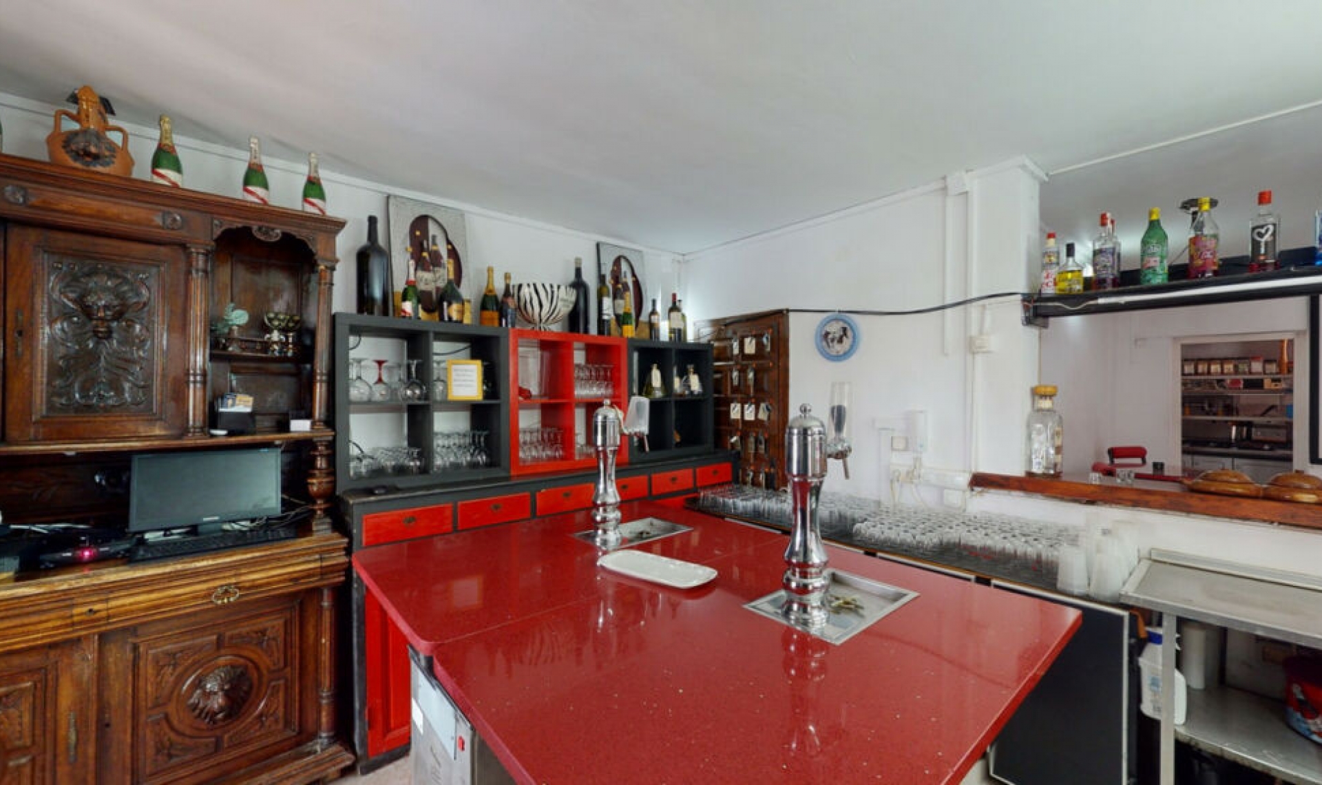 Resale - House -
Arenas