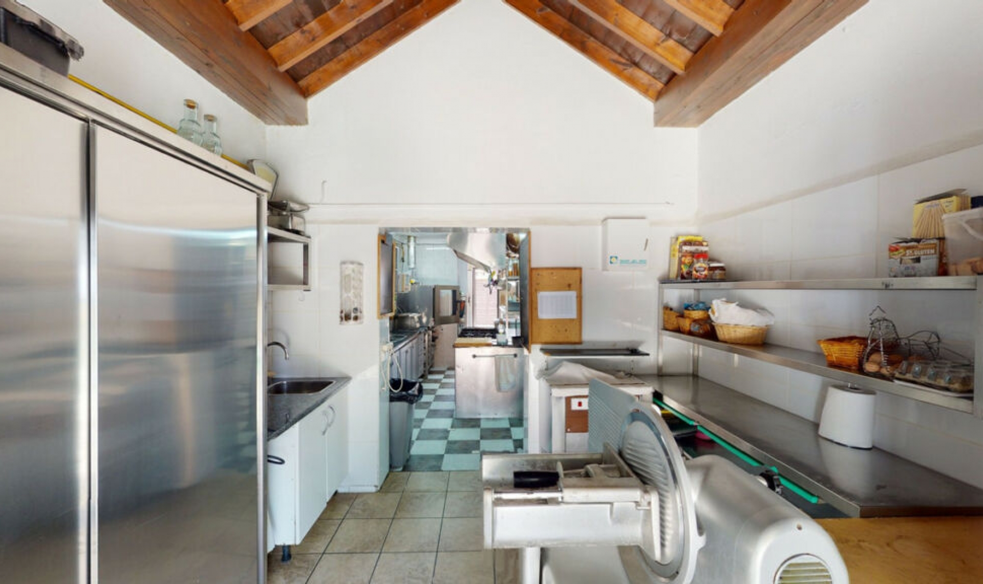 Resale - House -
Arenas