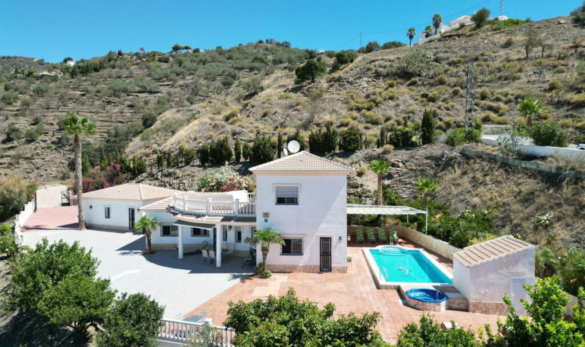 Resale - House -
Arenas
