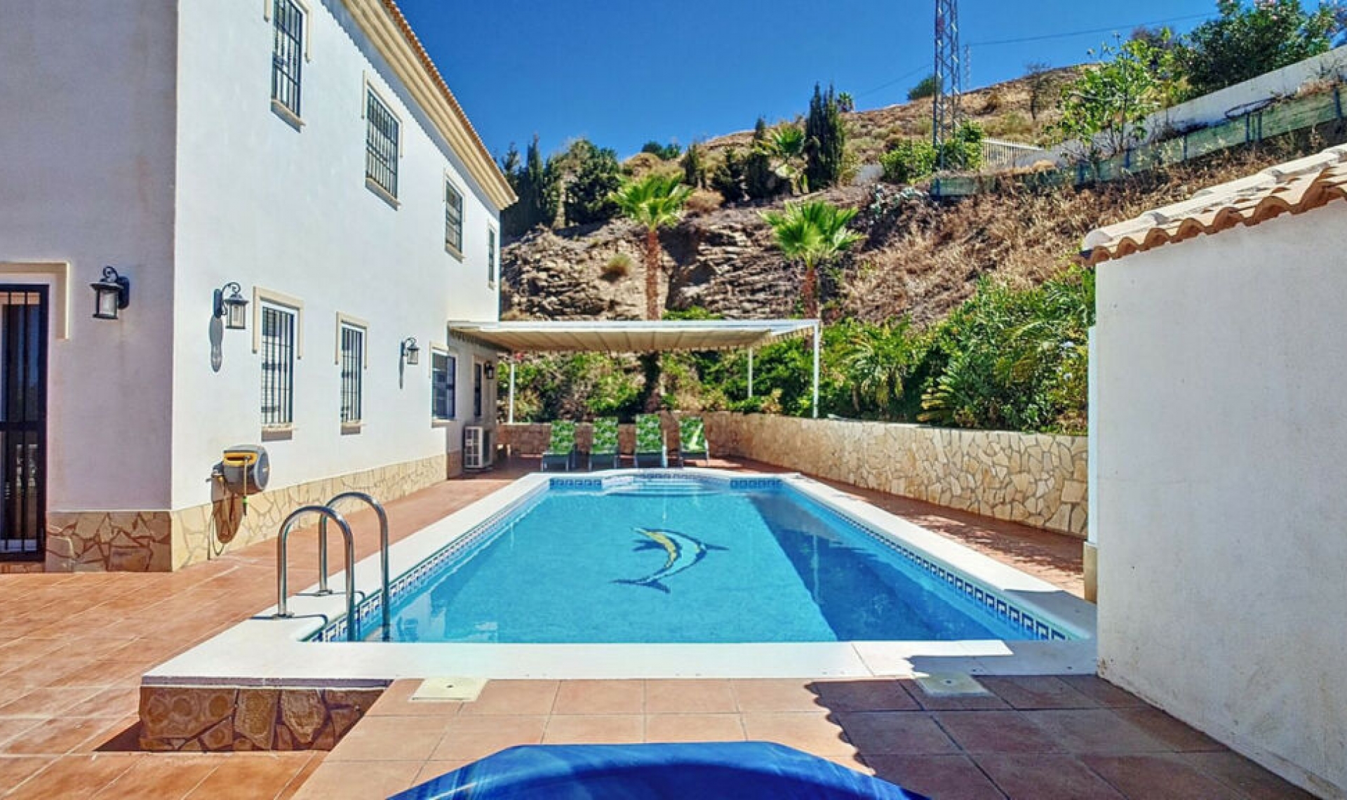 Resale - House -
Arenas