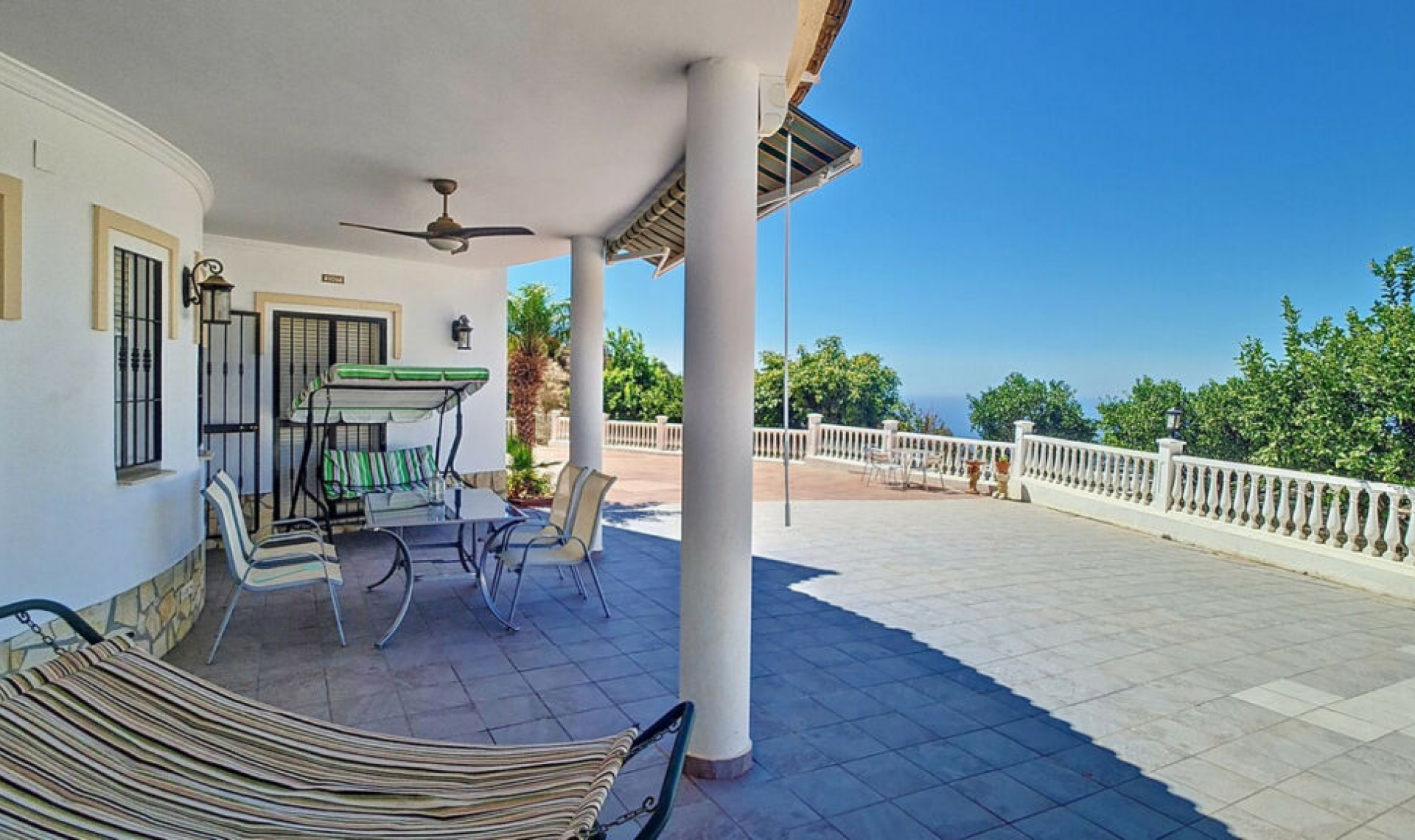 Resale - House -
Arenas