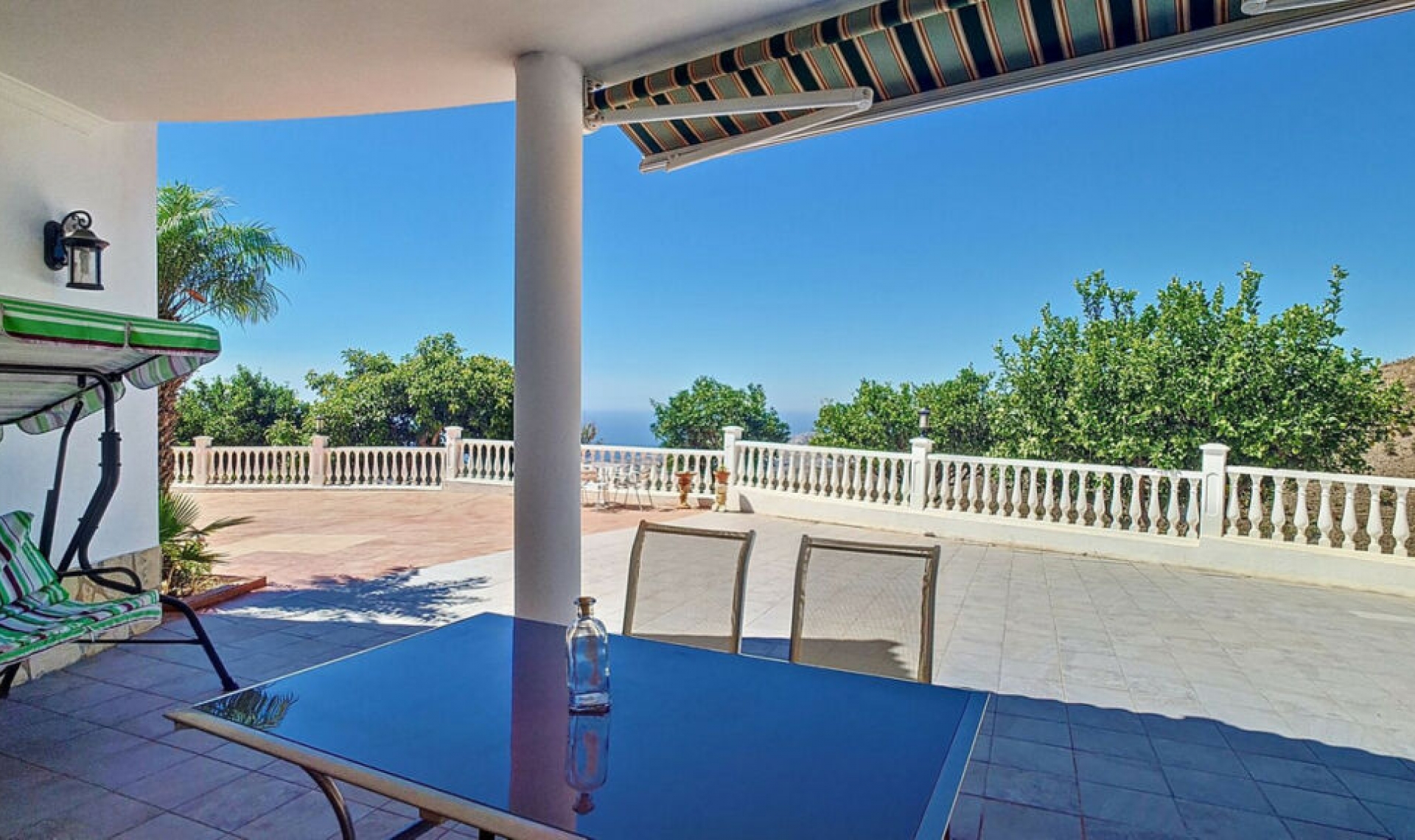 Resale - House -
Arenas