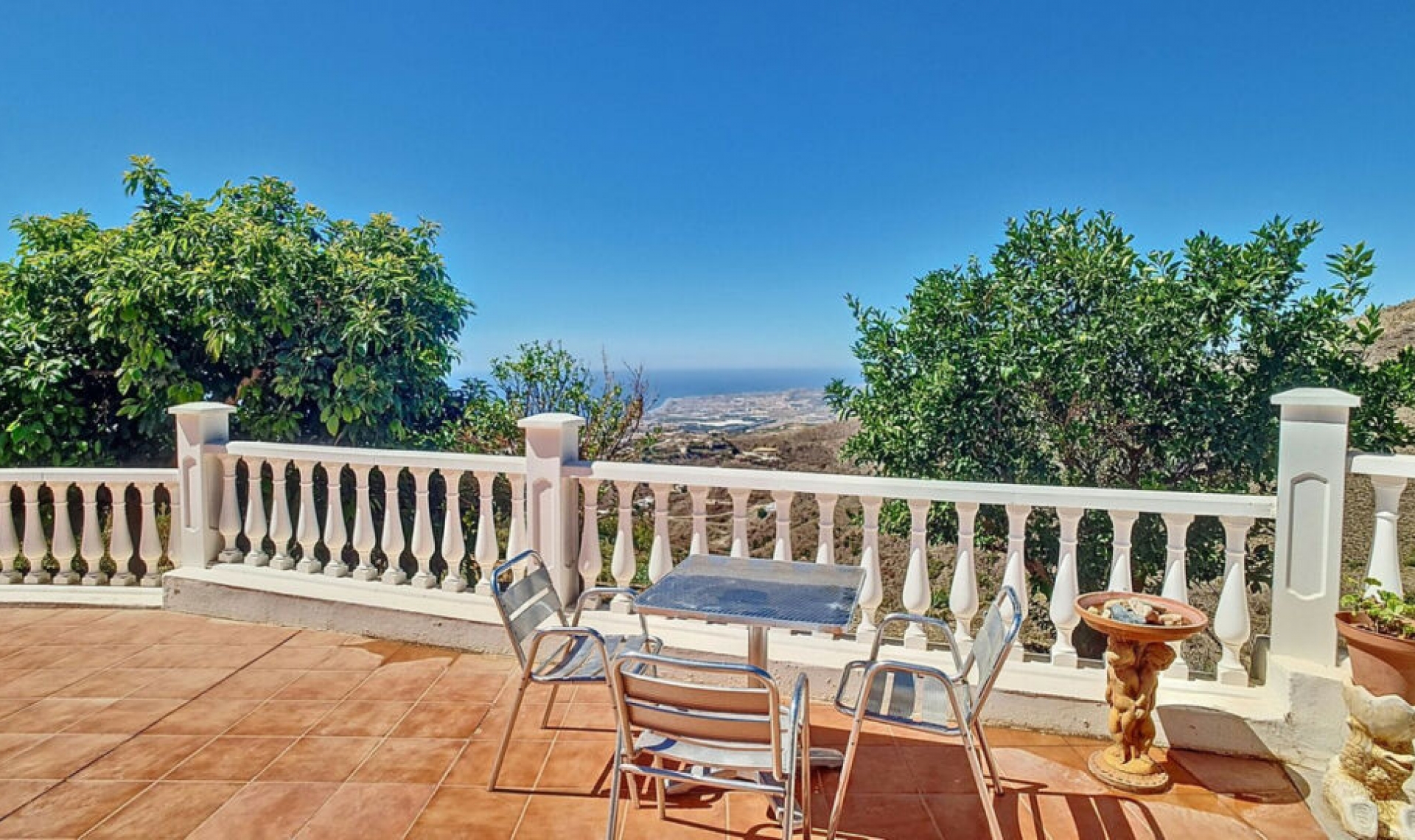 Resale - House -
Arenas