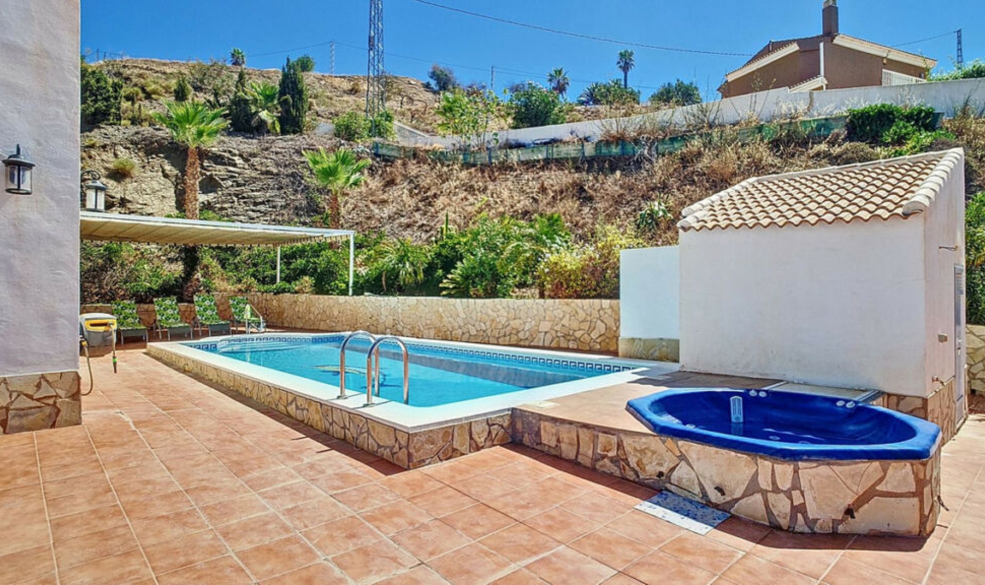 Resale - House -
Arenas