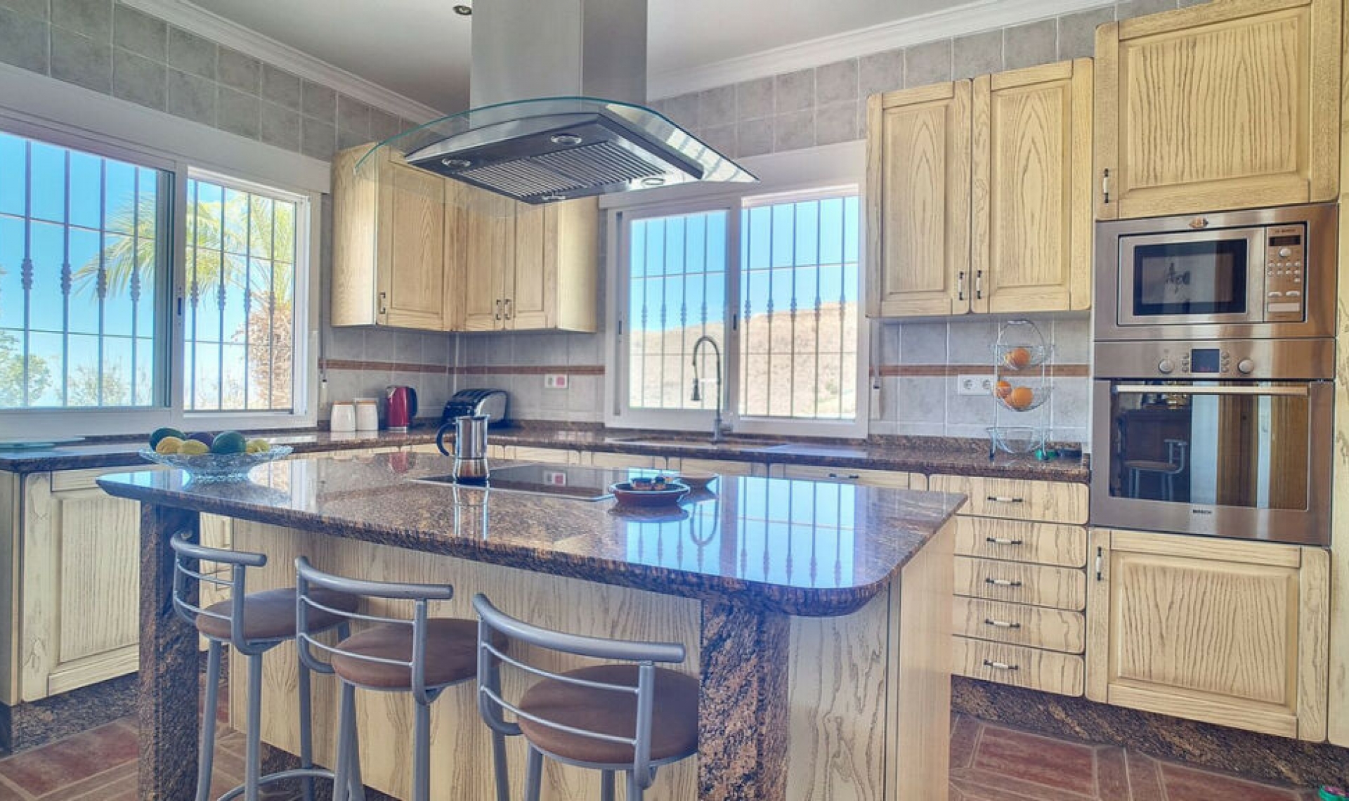 Resale - House -
Arenas
