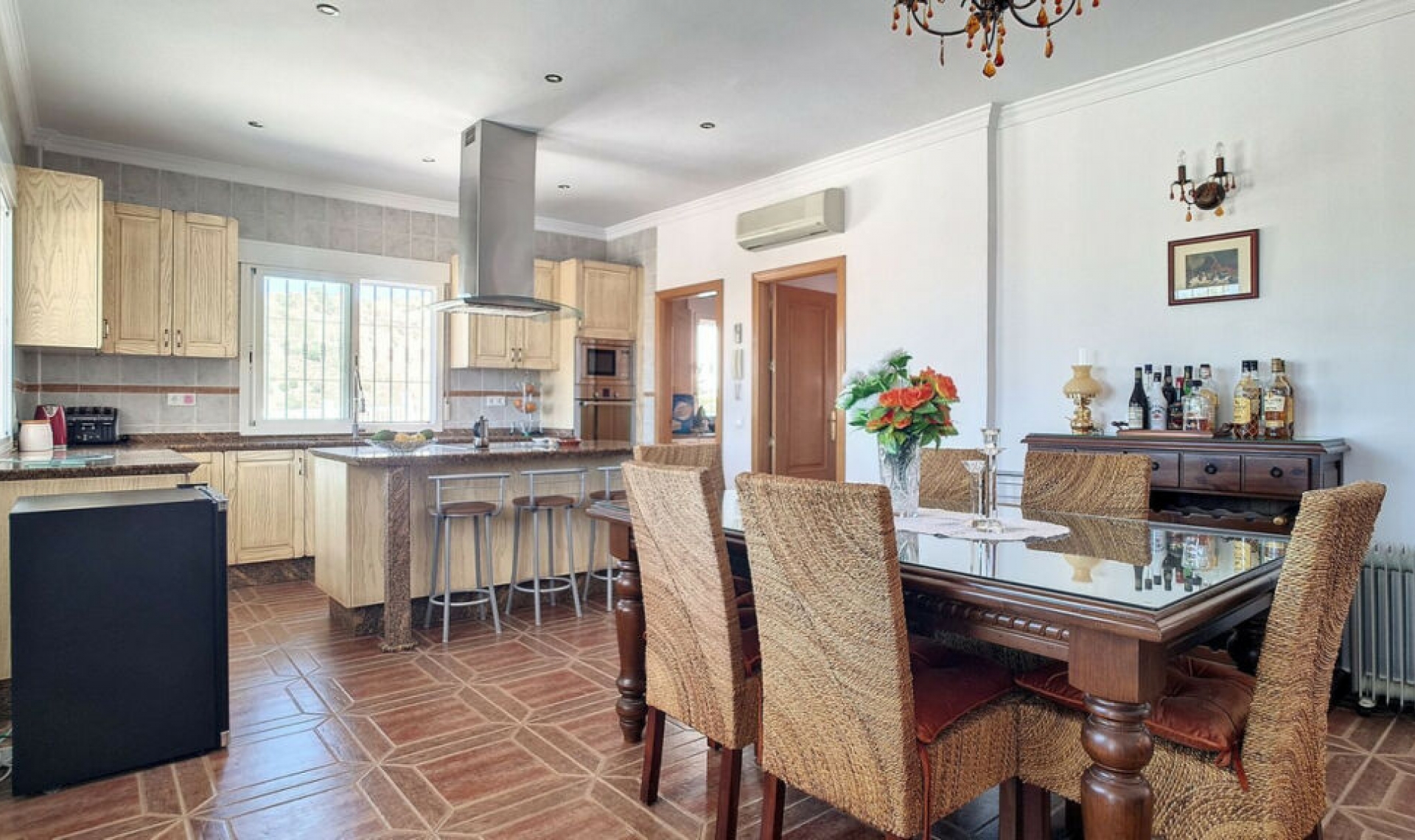 Resale - House -
Arenas