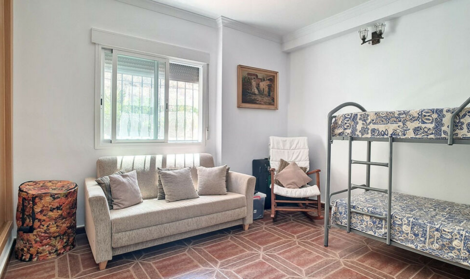 Resale - House -
Arenas