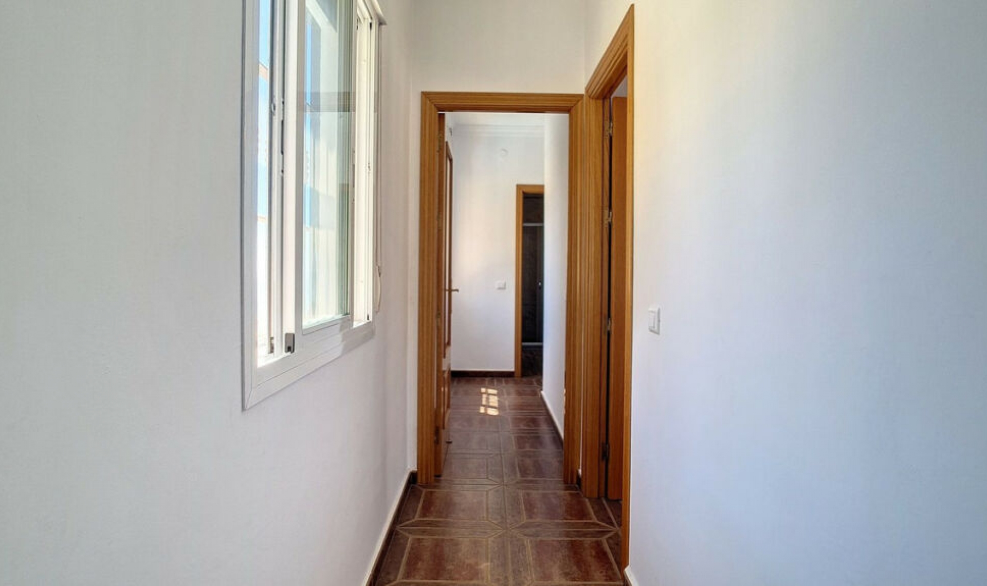 Resale - House -
Arenas