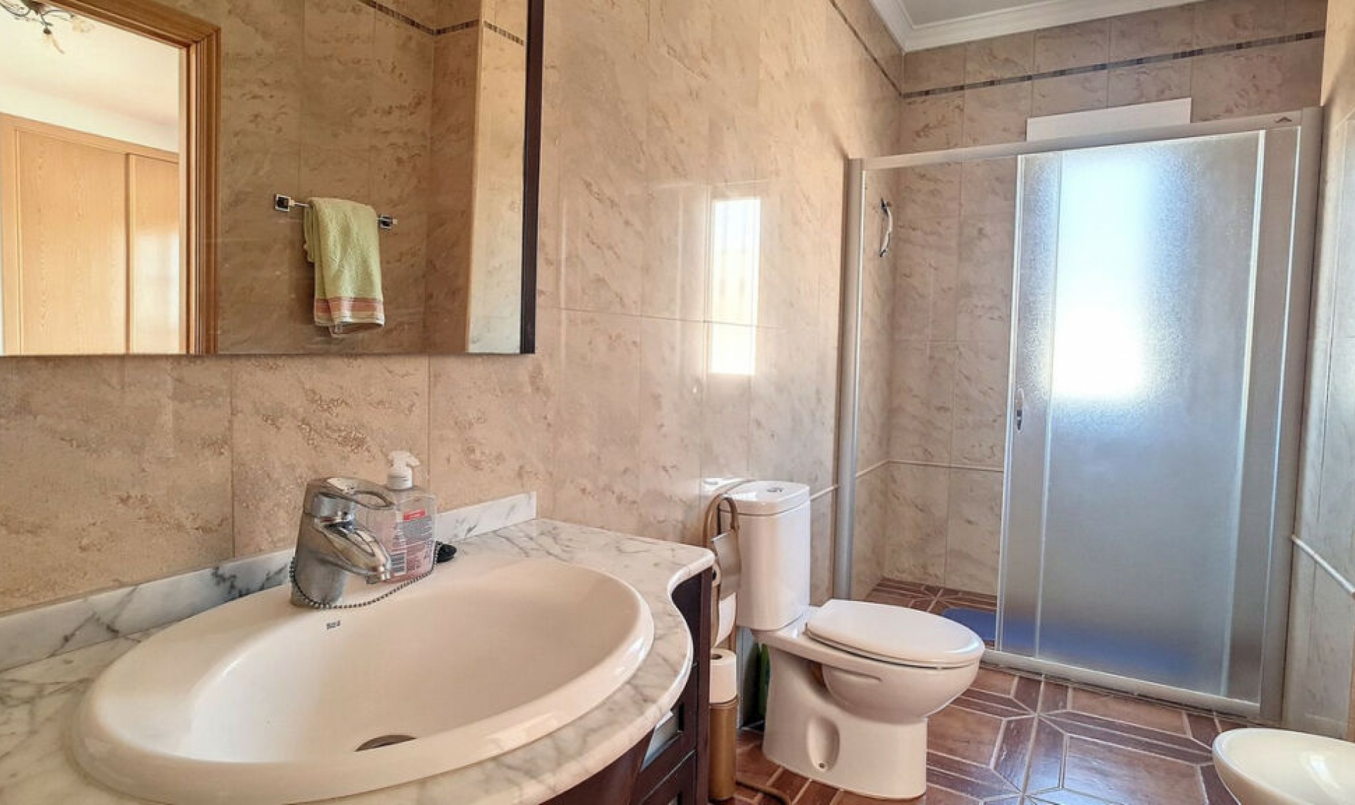 Resale - House -
Arenas