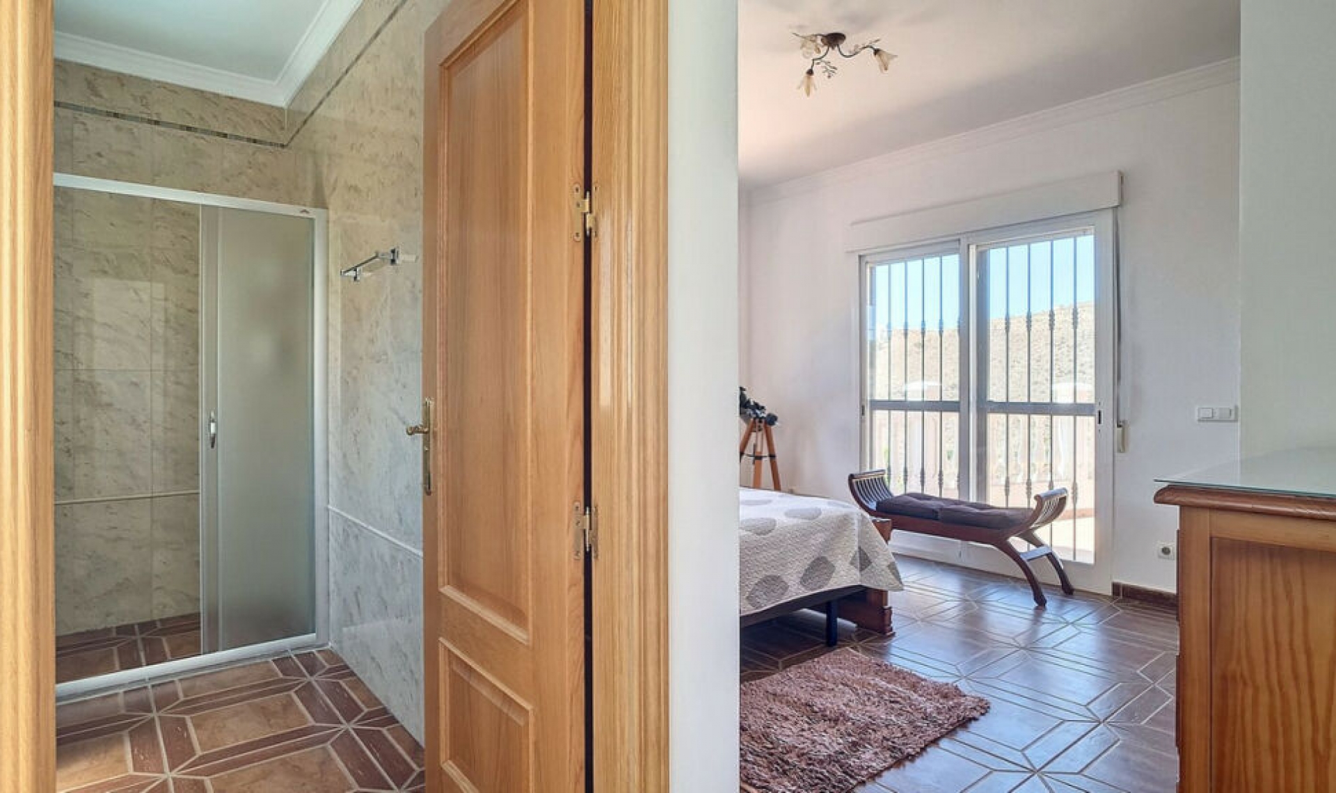 Resale - House -
Arenas