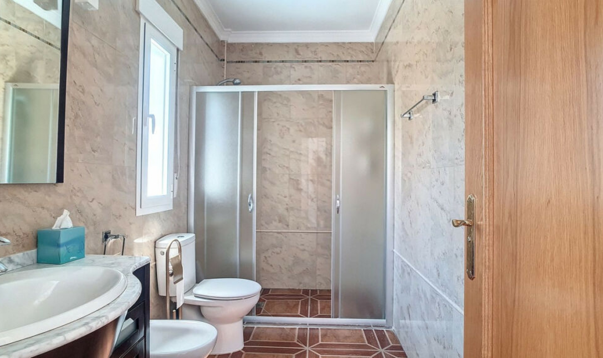 Resale - House -
Arenas
