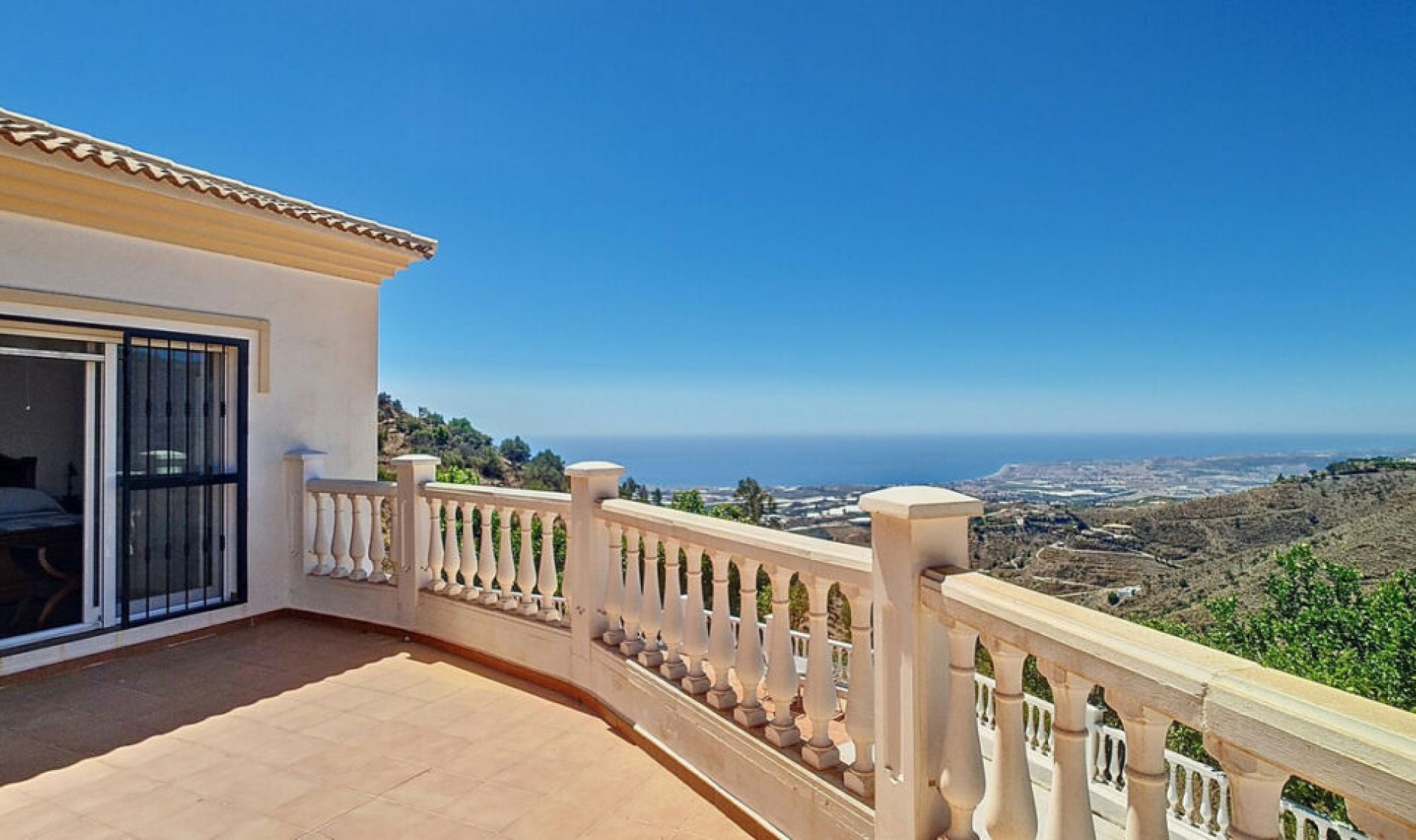 Resale - House -
Arenas