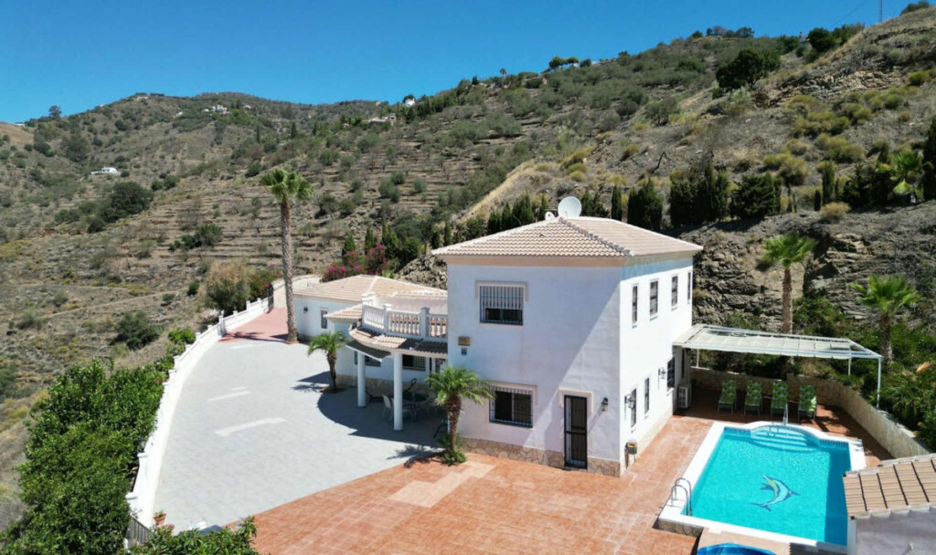 Resale - House -
Arenas