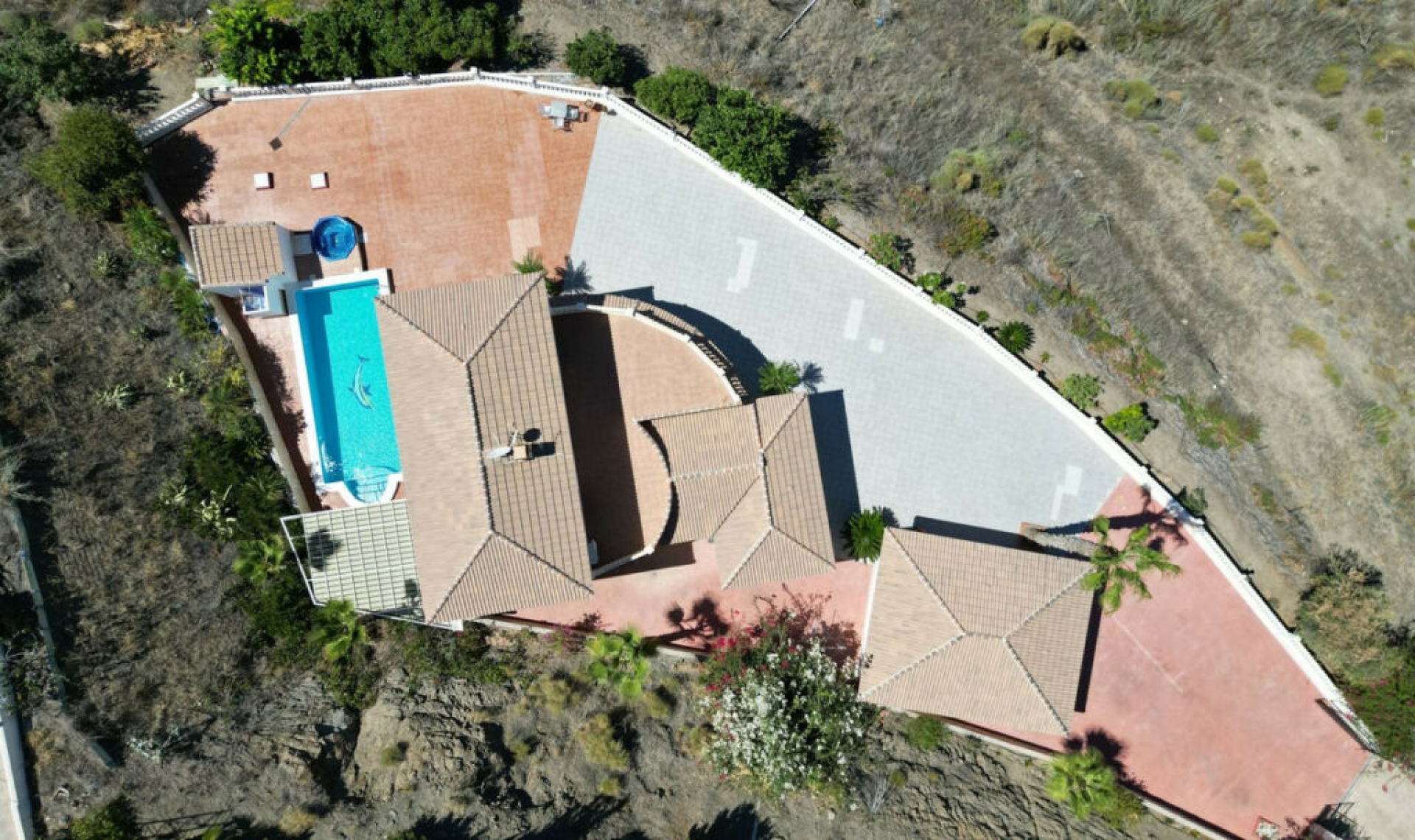 Resale - House -
Arenas