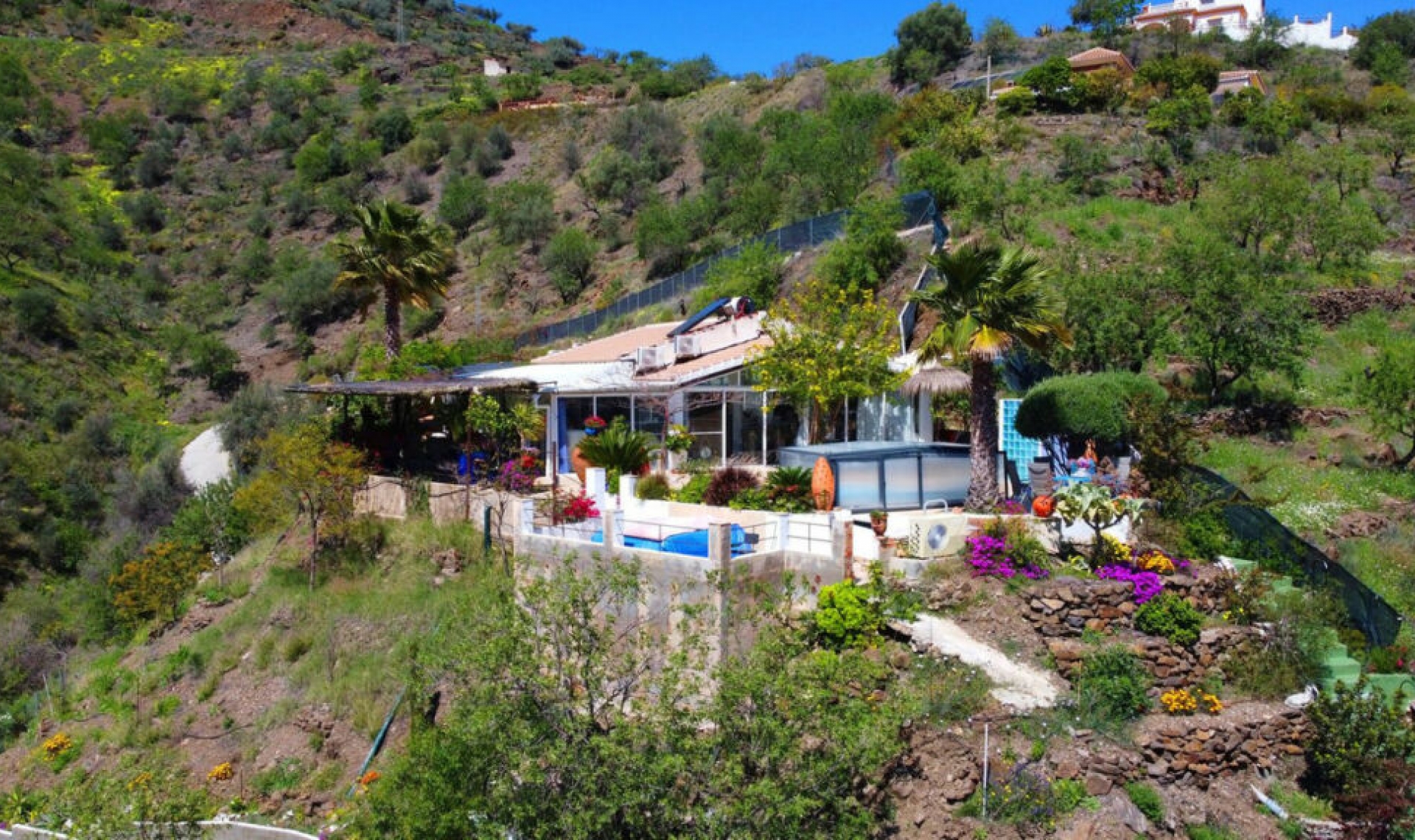 Resale - House -
Arenas