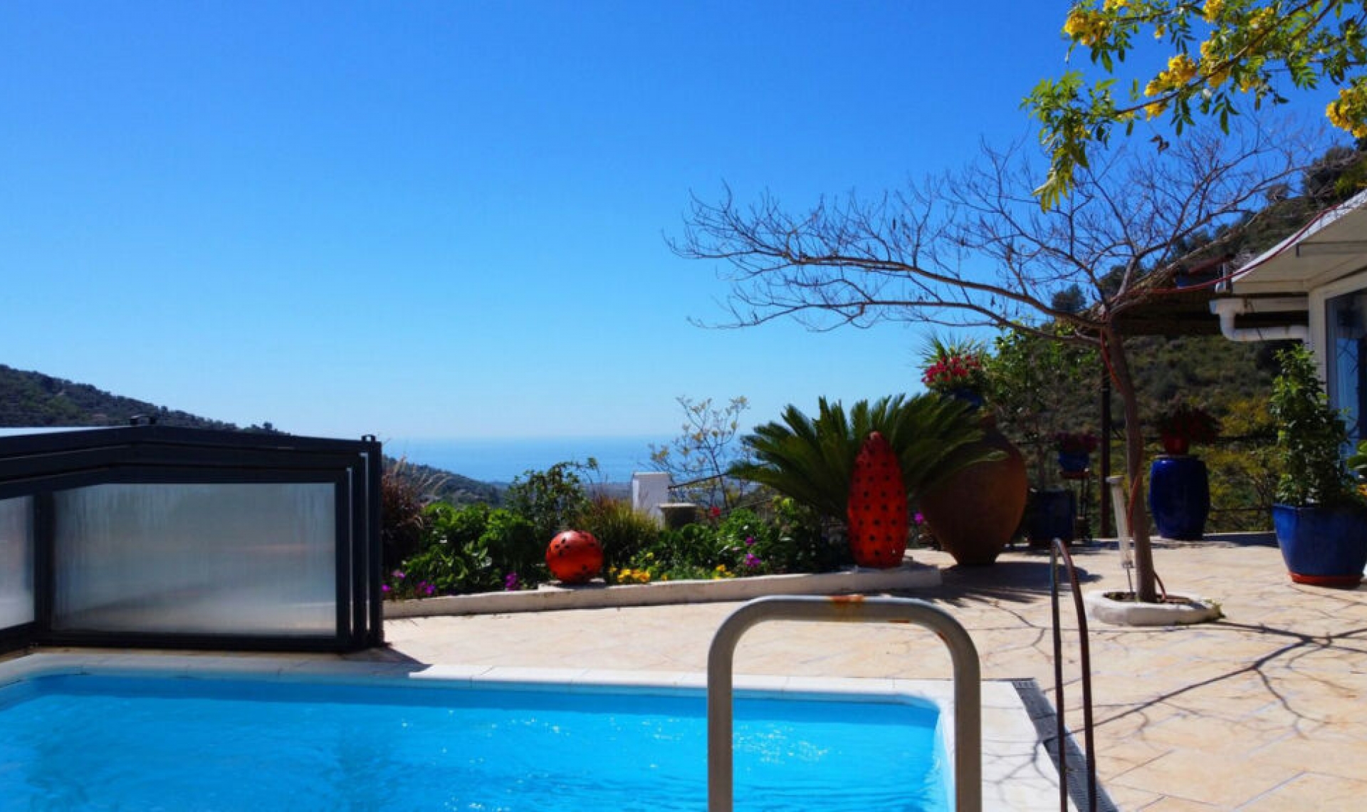 Resale - House -
Arenas