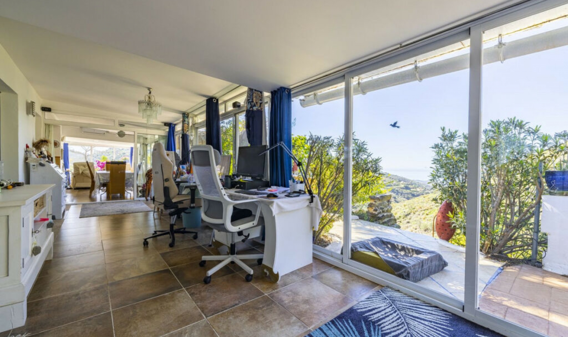 Resale - House -
Arenas