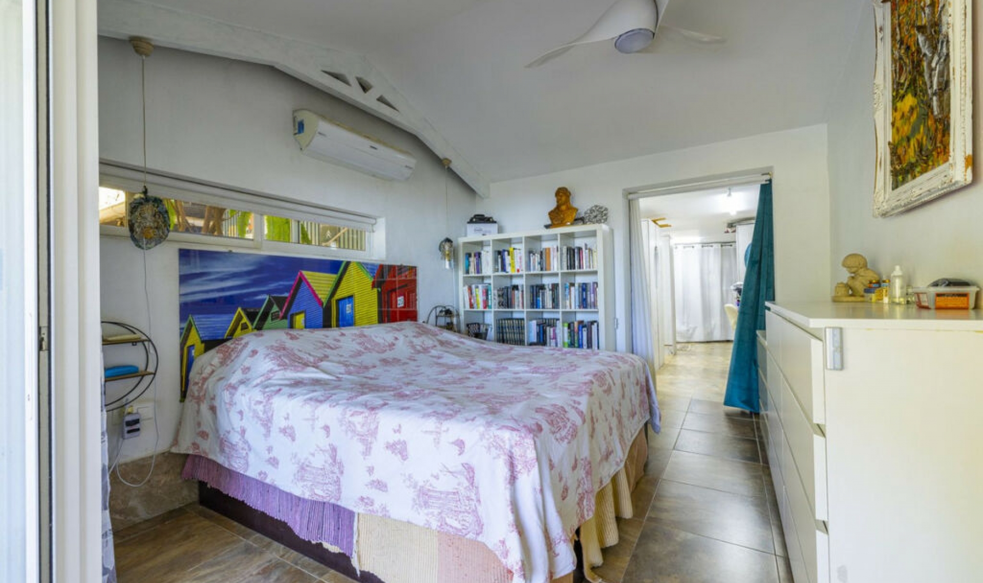 Resale - House -
Arenas