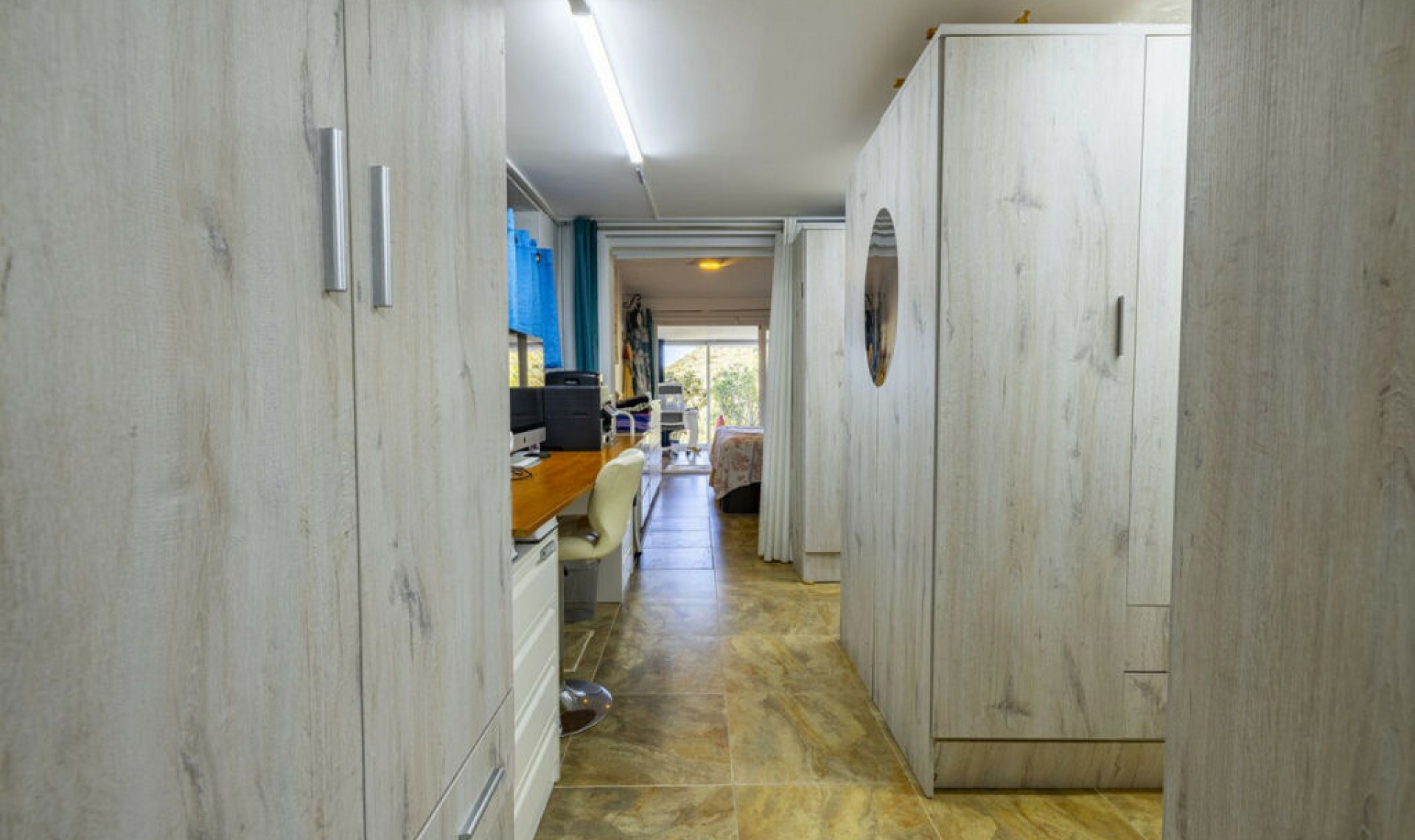 Resale - House -
Arenas