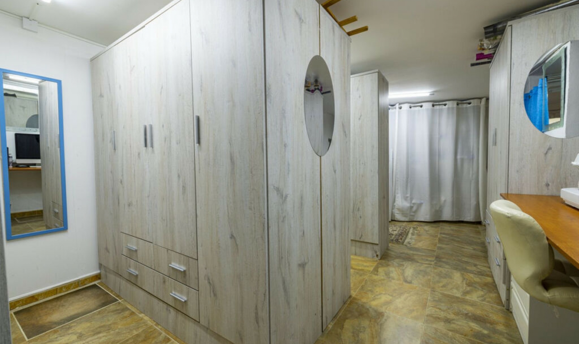 Resale - House -
Arenas