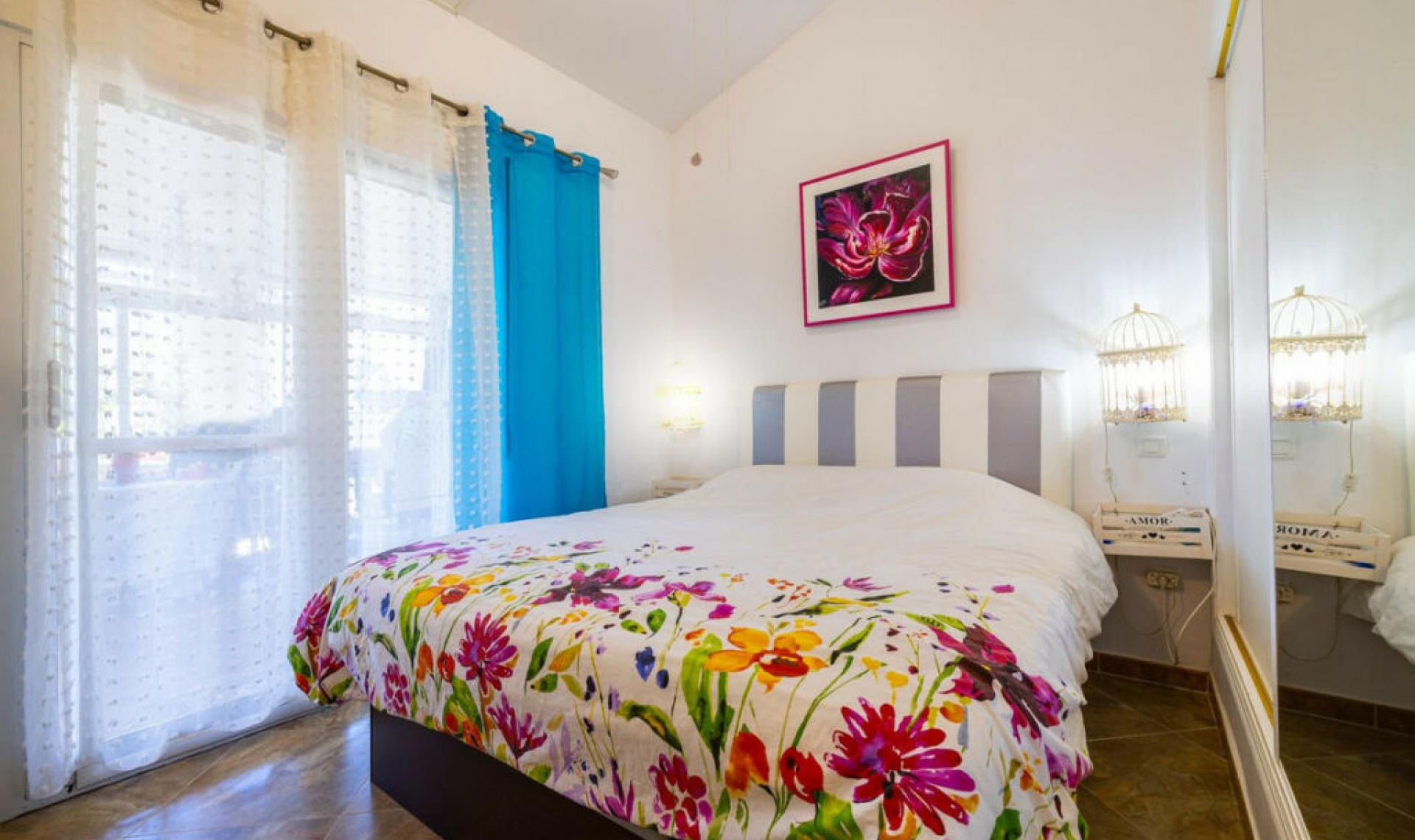 Resale - House -
Arenas