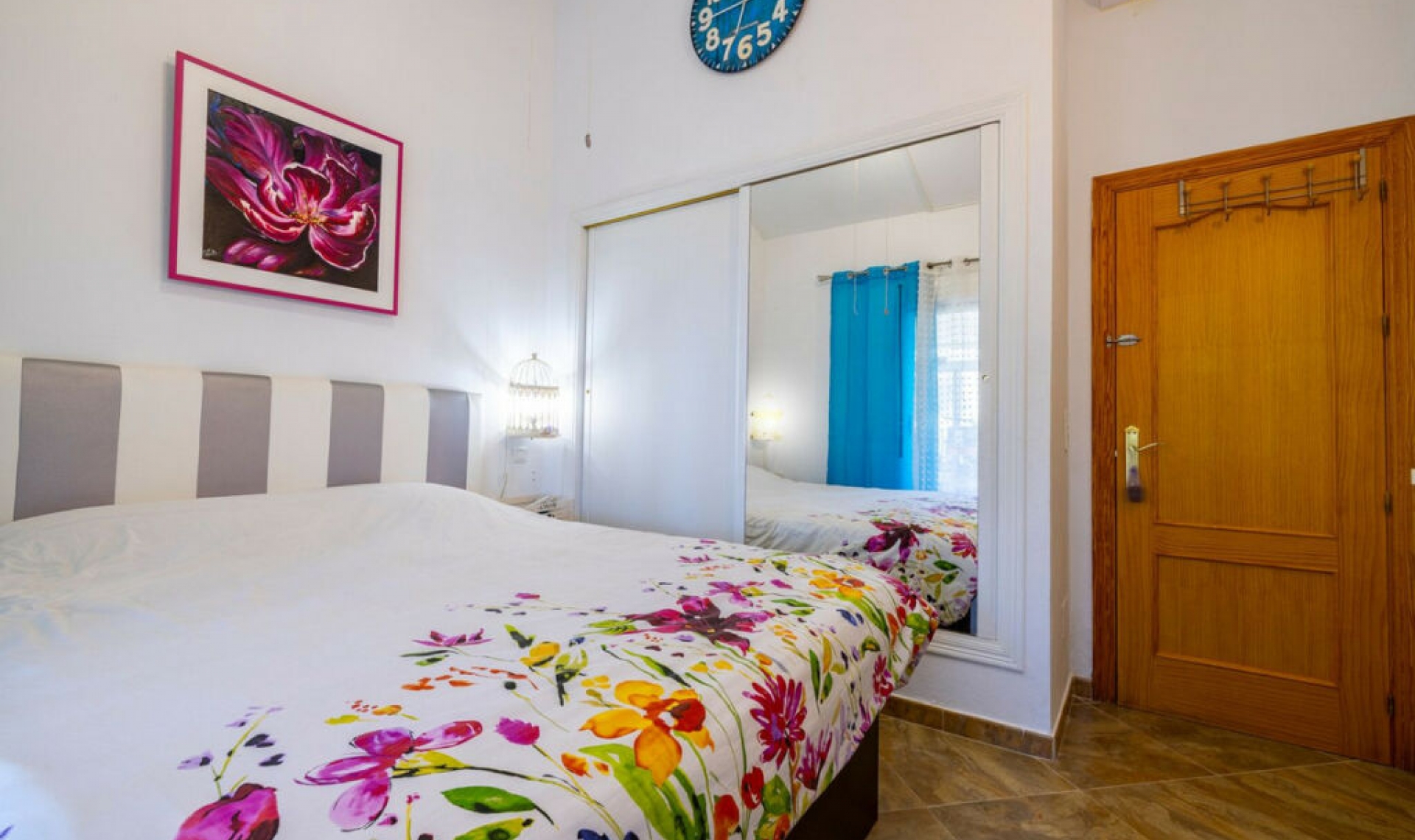 Resale - House -
Arenas