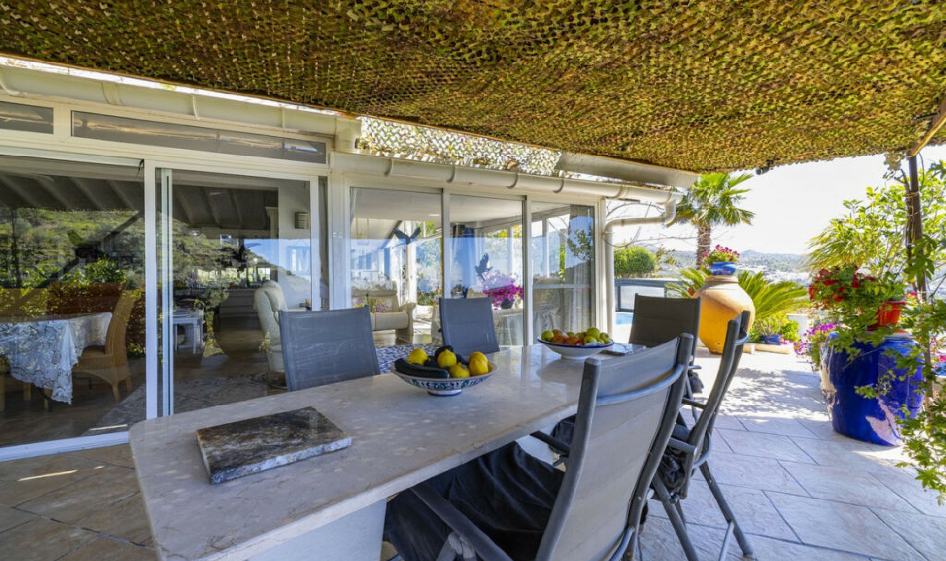 Resale - House -
Arenas