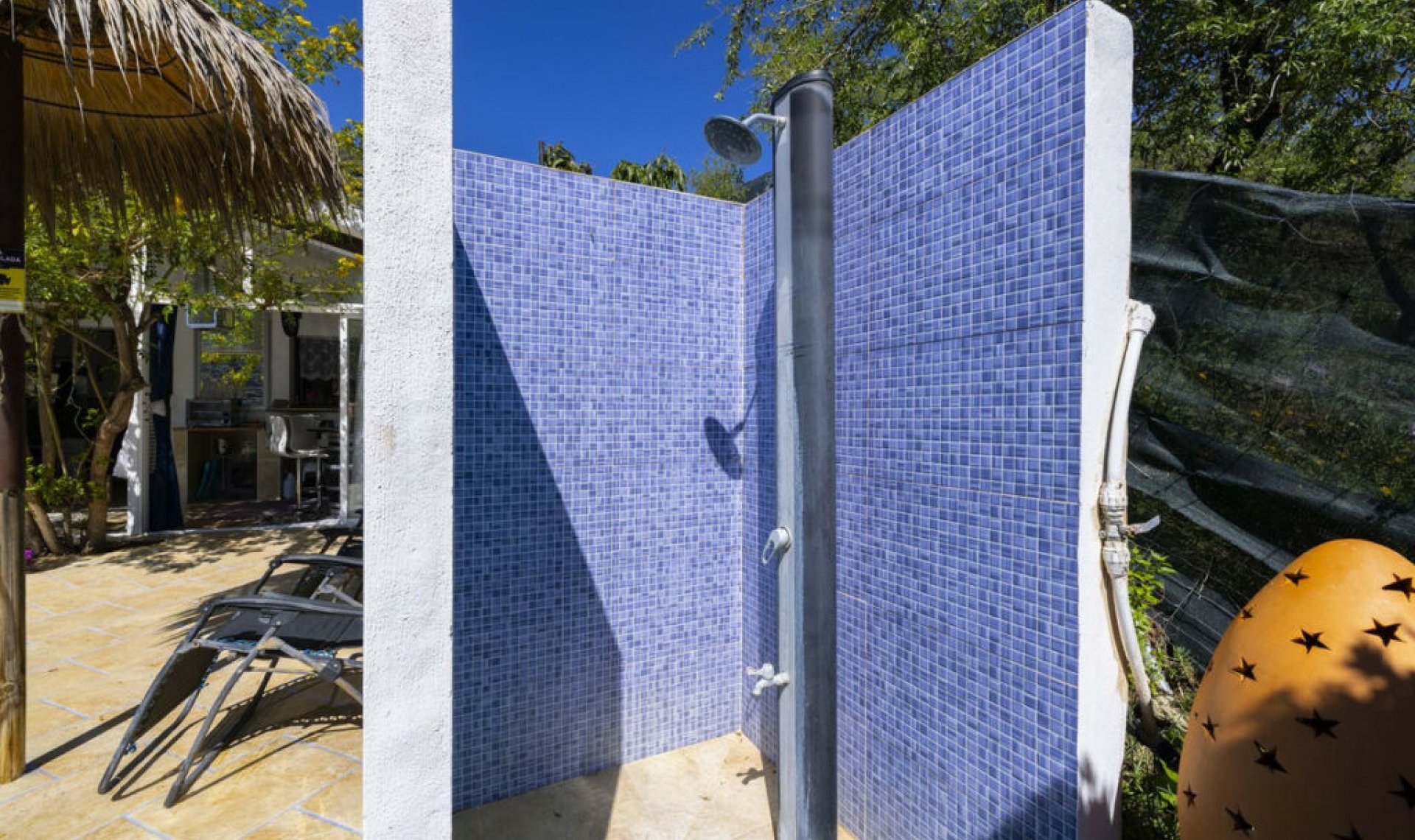 Resale - House -
Arenas