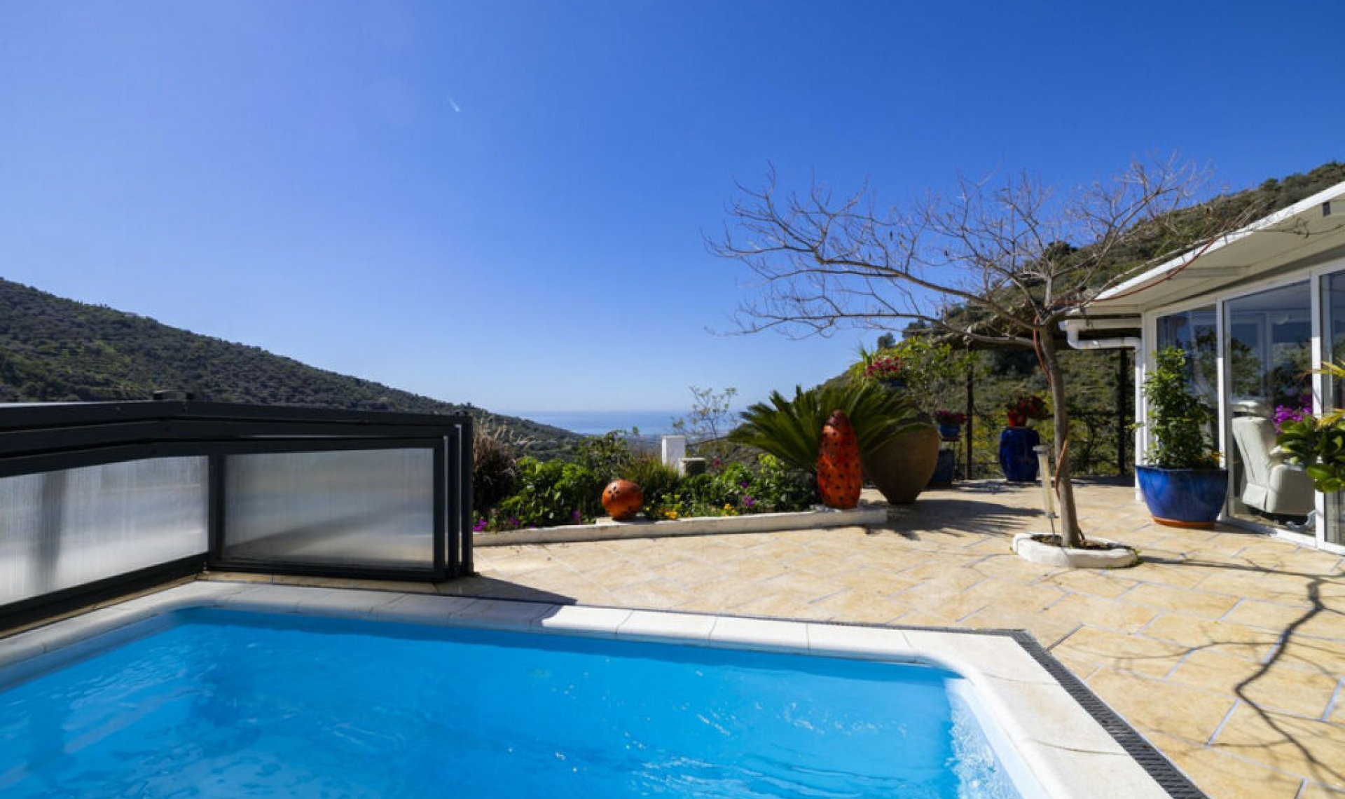 Resale - House -
Arenas