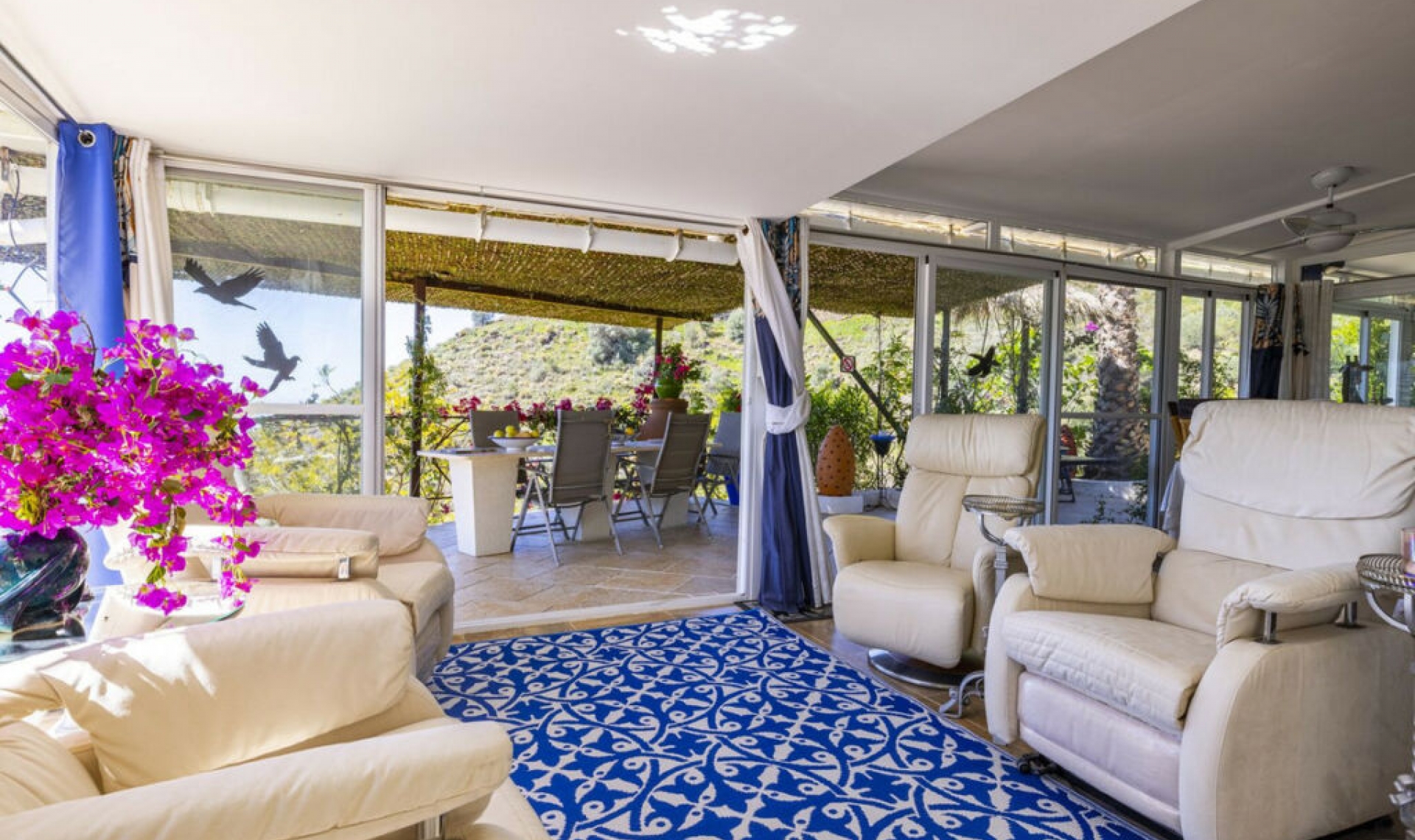 Resale - House -
Arenas