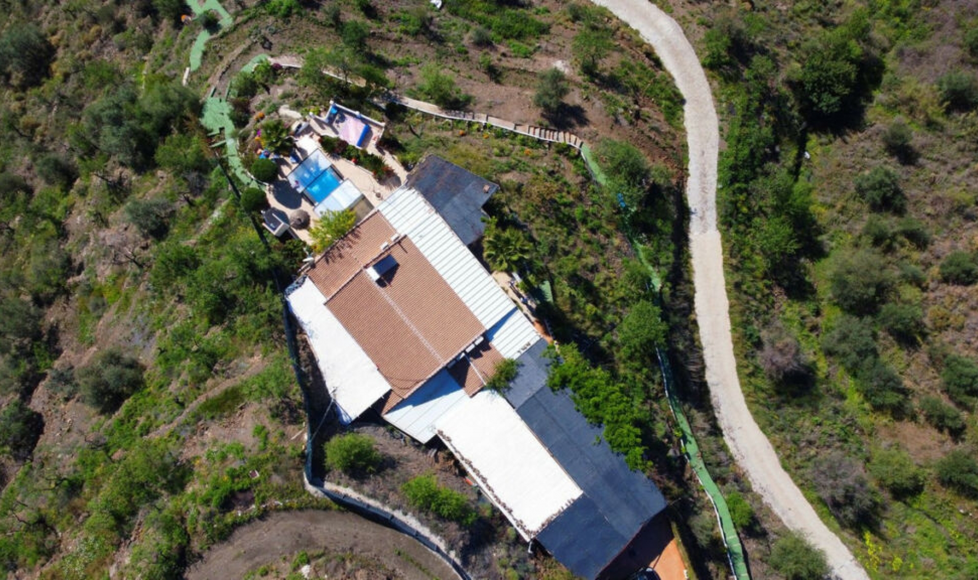 Resale - House -
Arenas