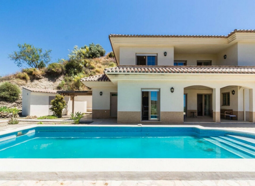 Resale - House -
Arenas