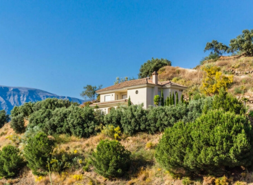 Resale - House -
Arenas