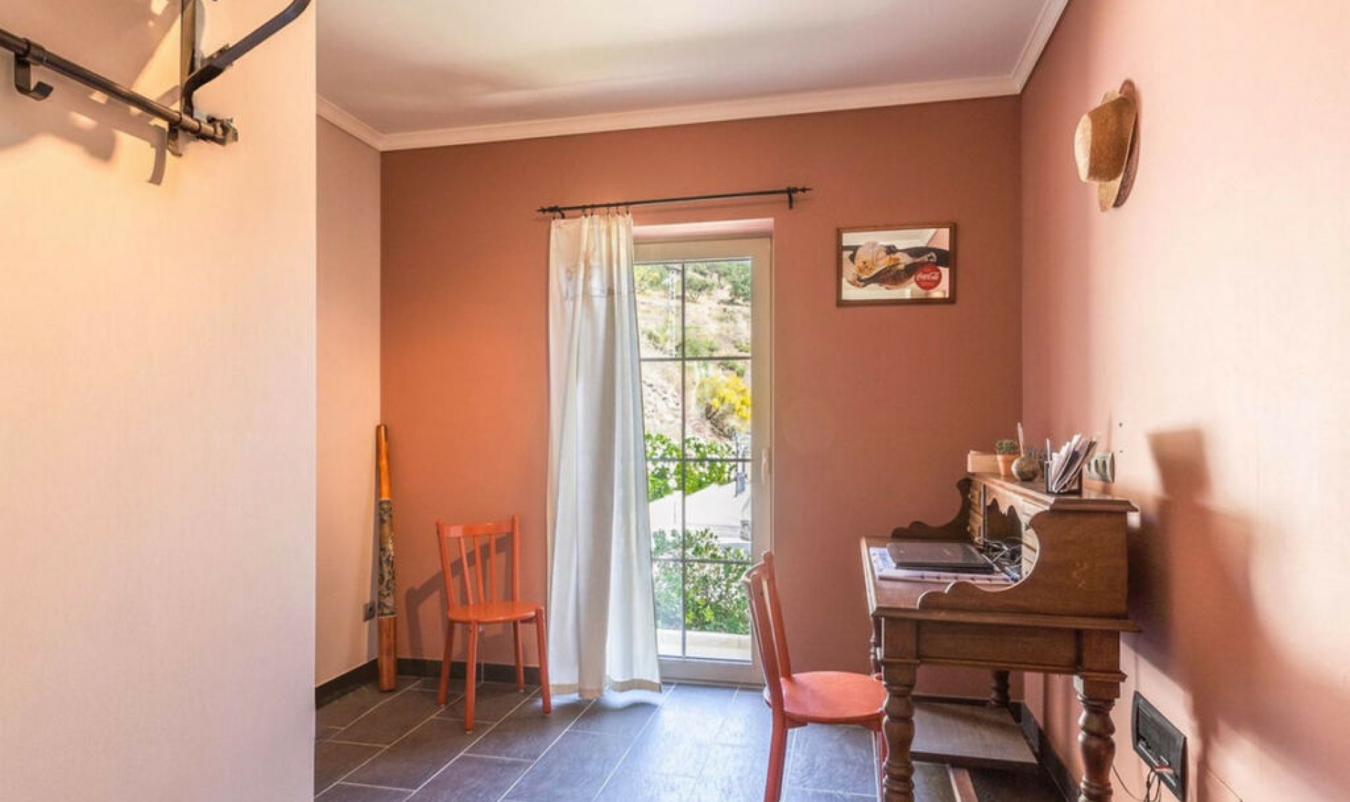 Resale - House -
Arenas