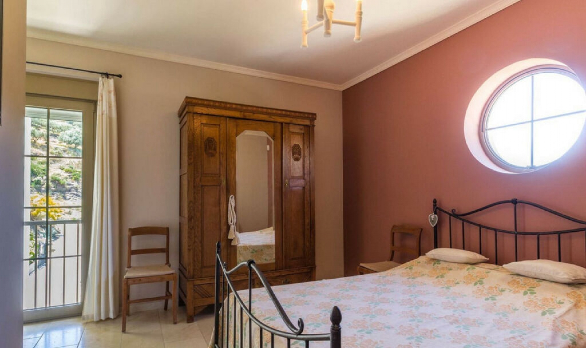 Resale - House -
Arenas