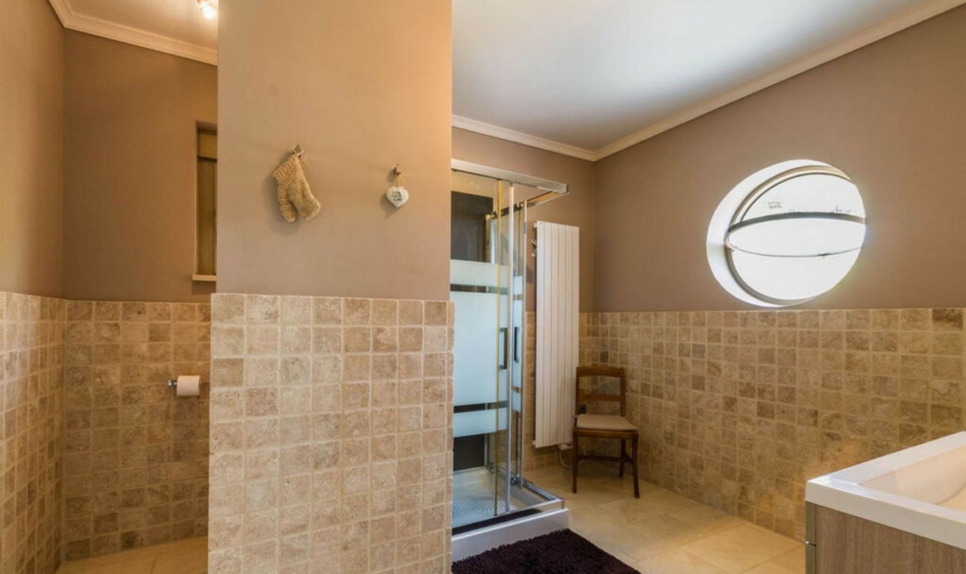Resale - House -
Arenas