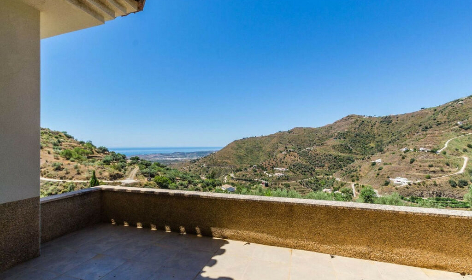 Resale - House -
Arenas