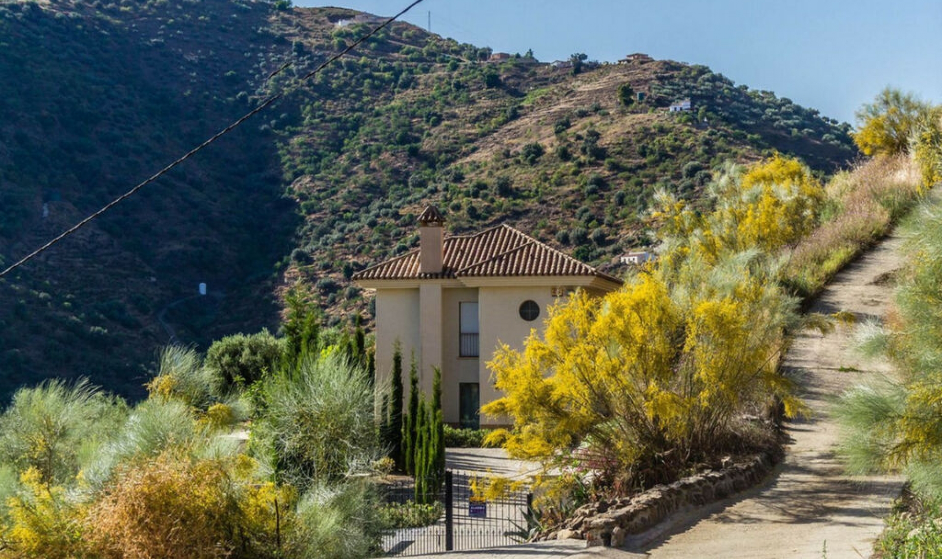 Resale - House -
Arenas