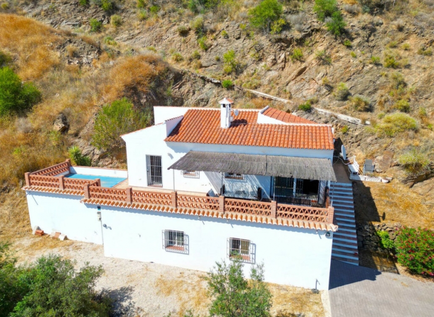 Resale - House -
Arenas