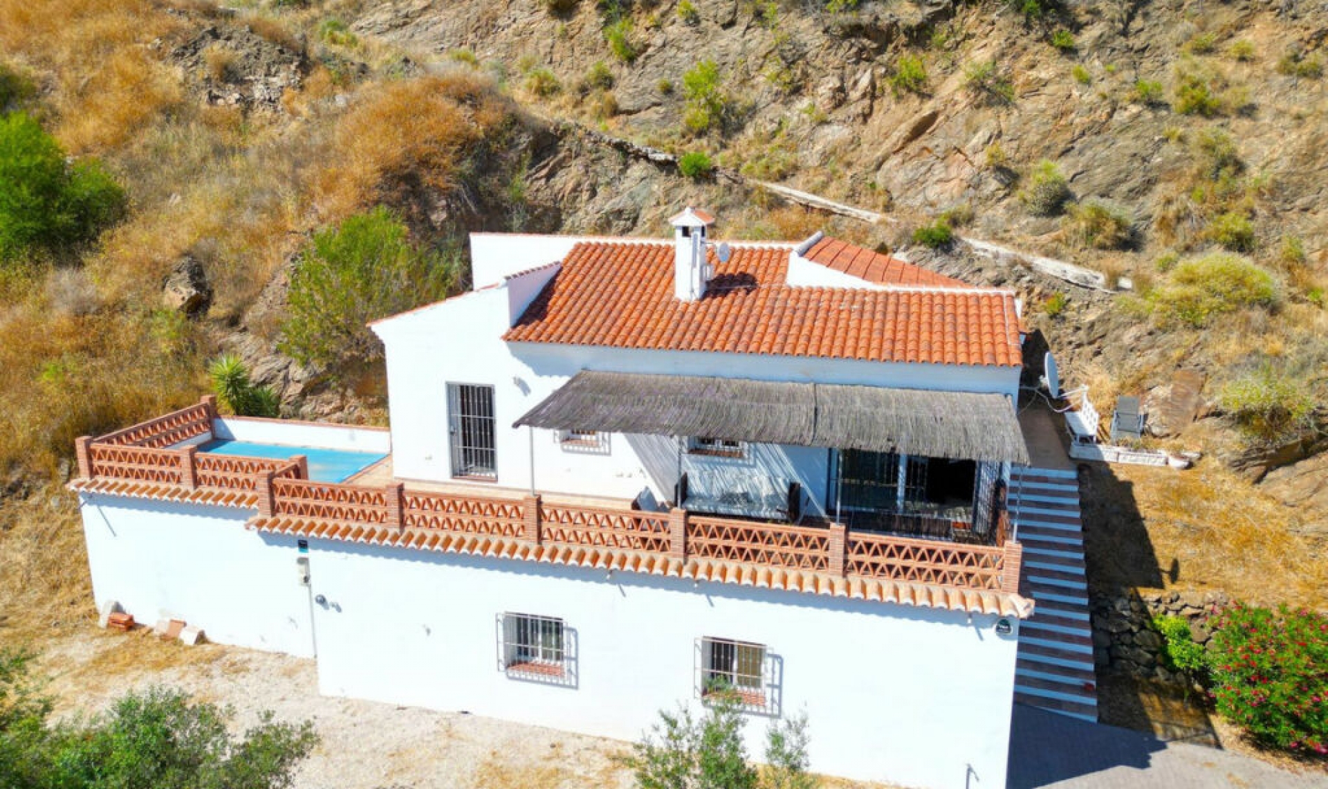 Resale - House -
Arenas