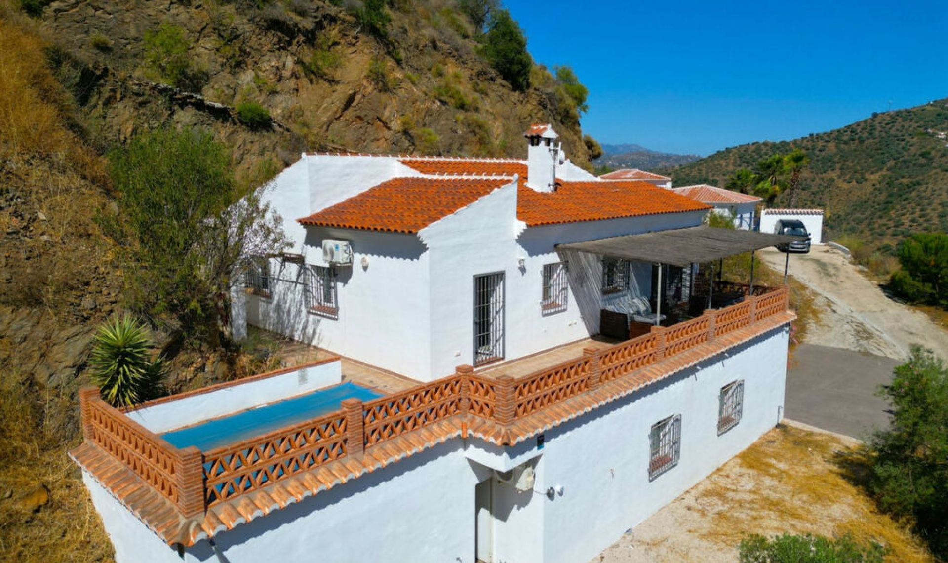 Resale - House -
Arenas