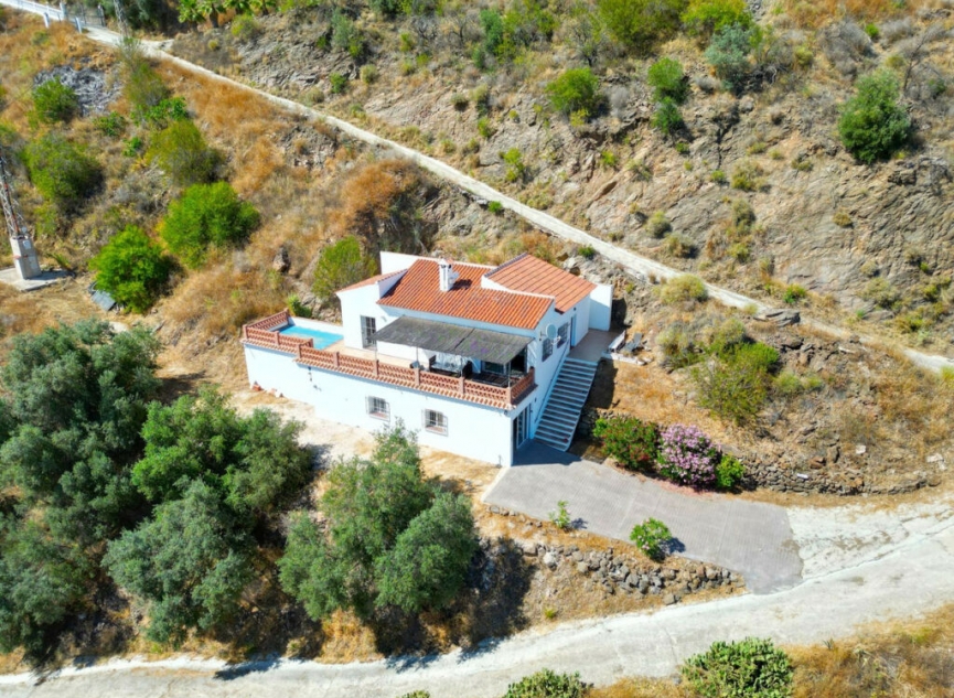 Resale - House -
Arenas