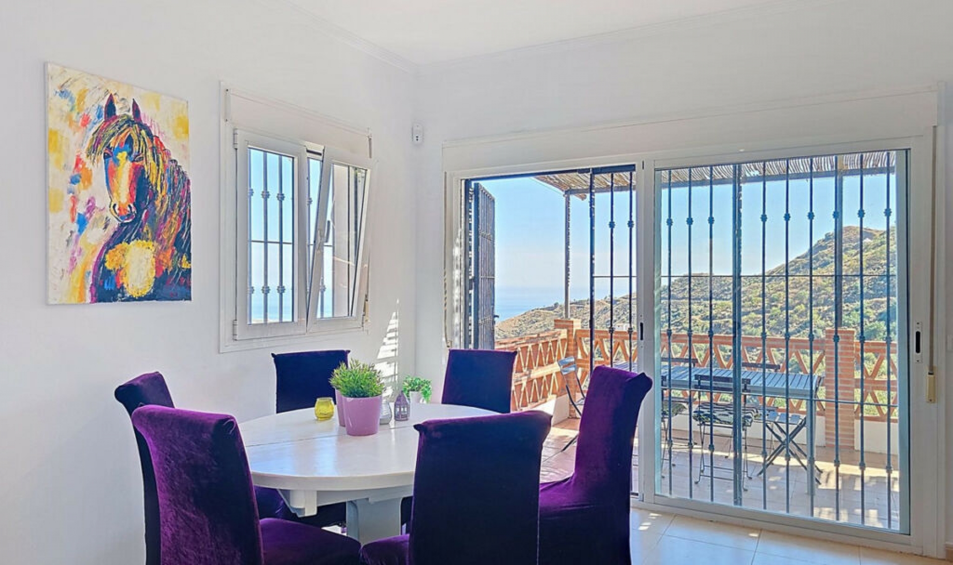 Resale - House -
Arenas