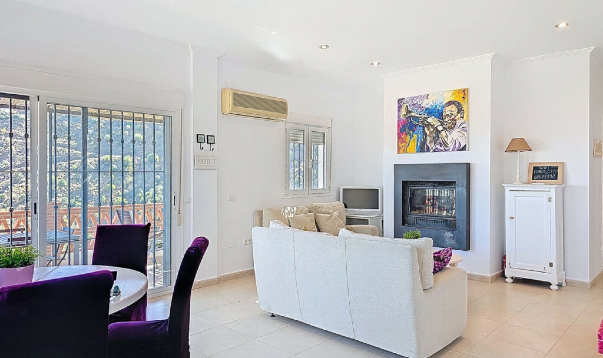 Resale - House -
Arenas