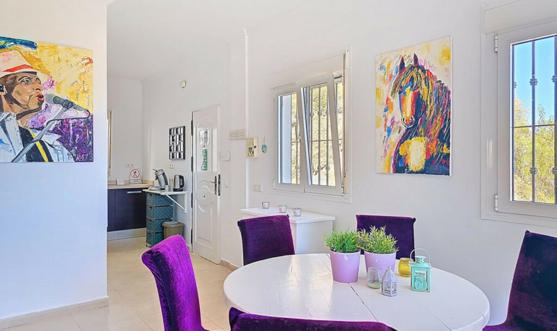 Resale - House -
Arenas